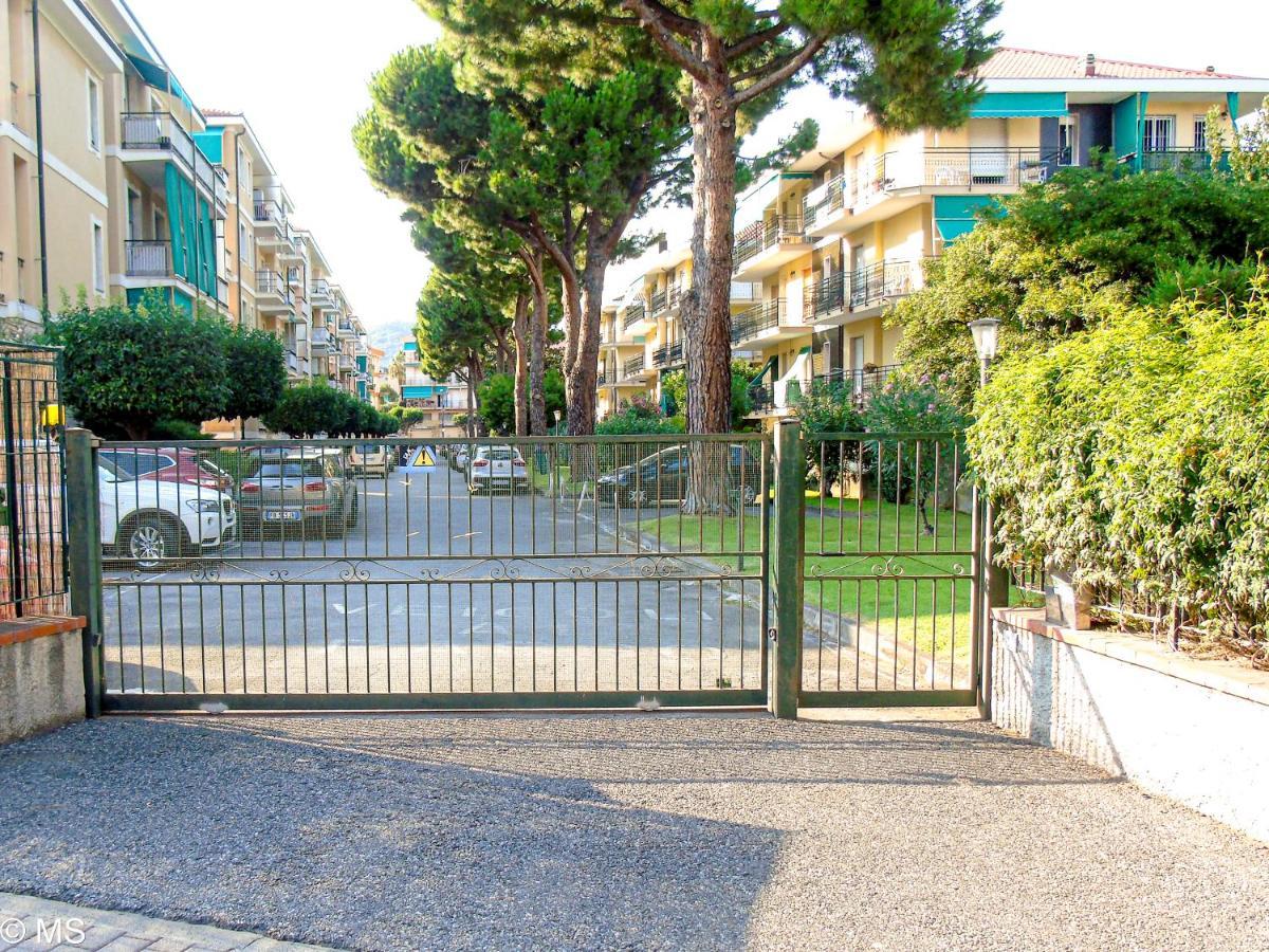 Pietra Home, Posto Auto, Ac ,Wifi, 150Mt Dal Mare Pietra Ligure Exterior foto